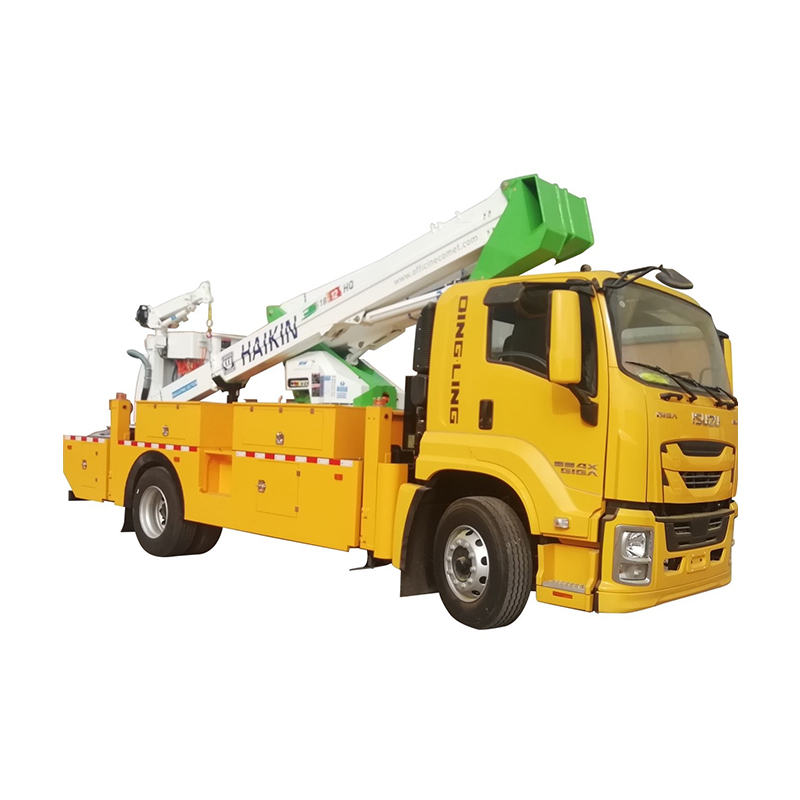 Insulated bucket boom truck